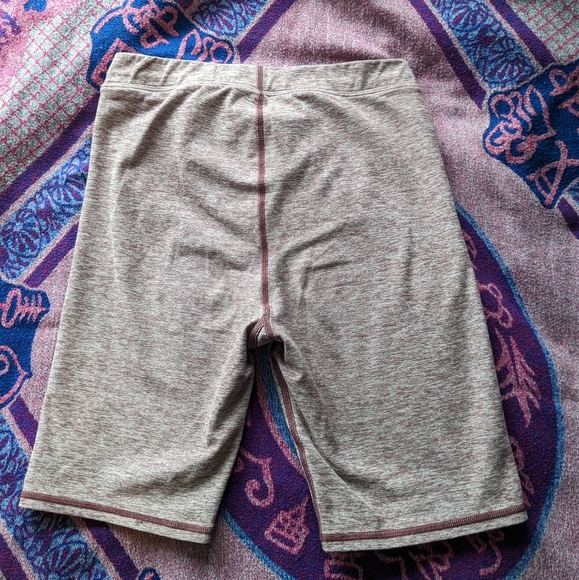 Alo 7" High Waist Alosoft Flow Biker Short - Picture 4 of 4